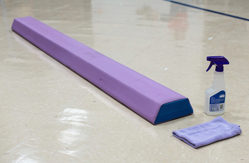 Comment nettoyer un tapis de gym : guide pour entretenir votre tapis de yoga et sol